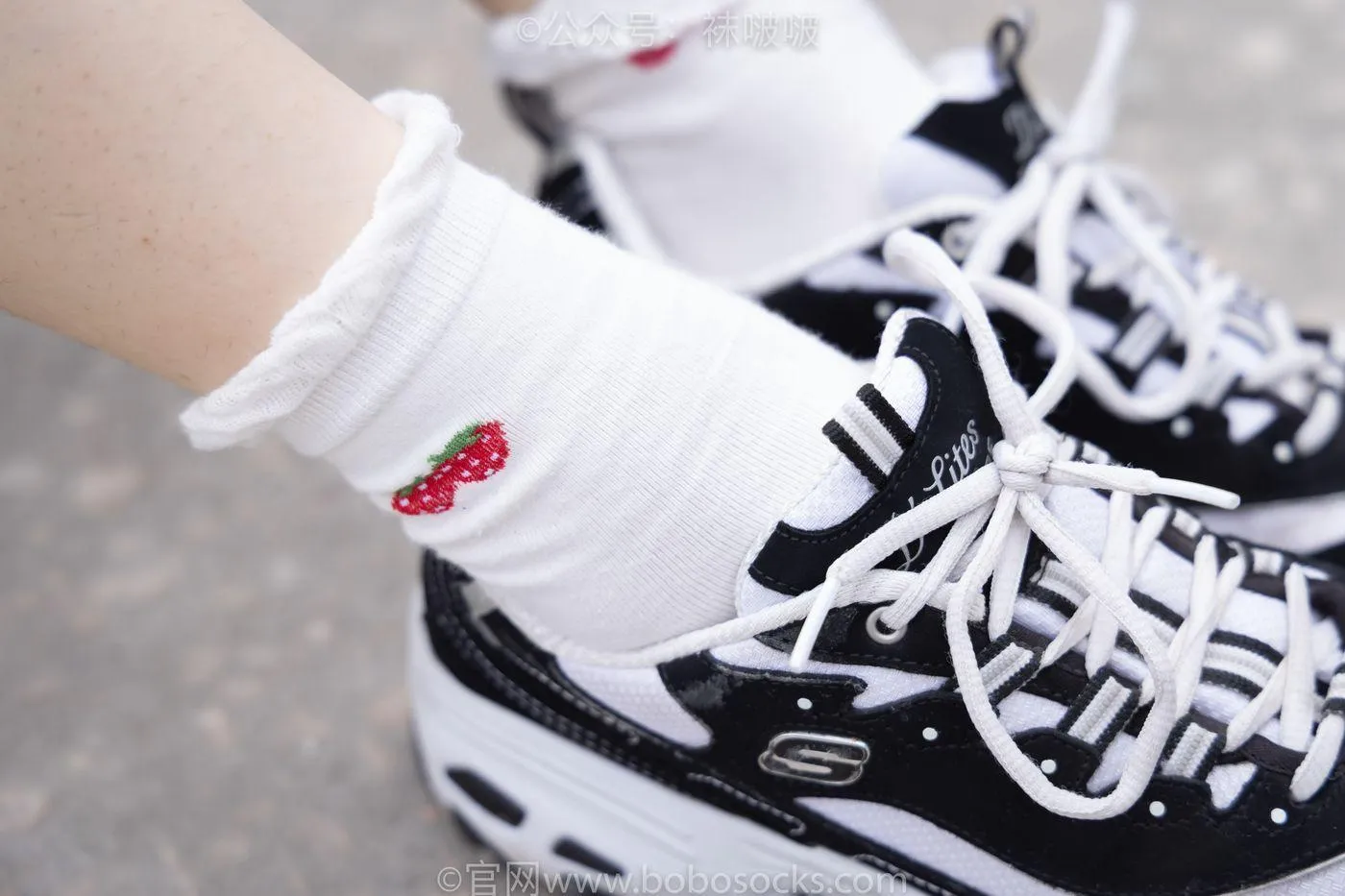 [BoBoSocks袜啵啵]NO.016 熊熊-斯凯奇运动鞋、棉袜（踩脏）、裸足 [147P]插图